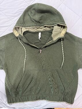 Athleta green quarter zip hoodie #athleisure #activewear #gym